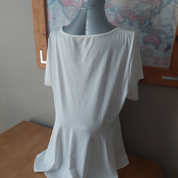 SHEIN Plus White Short Sleeve Top with Gold Zipper Peplum style Women's Size 3XL - Picture 5 of 10